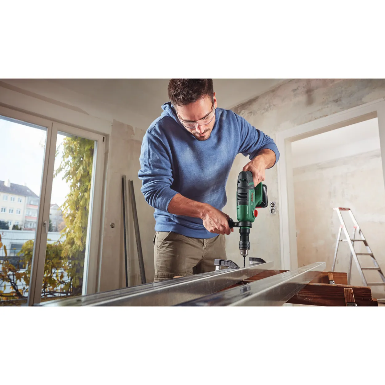 Akkuporavasara Bosch UniversalHammer 18V Solo (ei sis. akkua ja laturia)