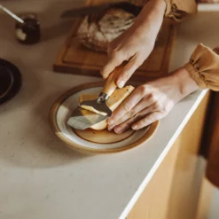 Juustohöylä Fiskars Folken kovalle juustolle