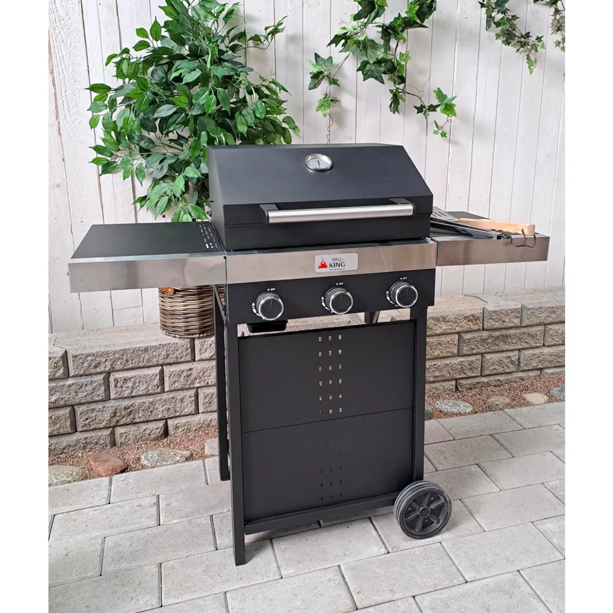 Kaasugrilli BBQ King Basic Series, 3 poltinta, taittuvat sivupöydät