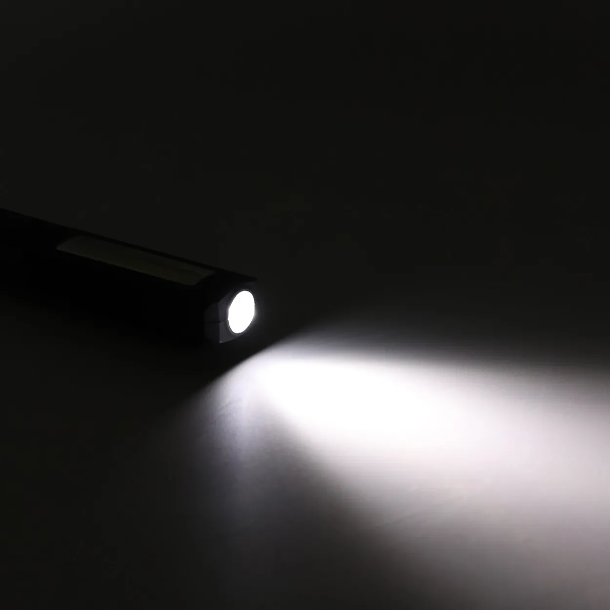 LED-käsivalaisin 3W+1W 3 x AAA