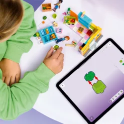 LEGO Friends 42680 Heartlake Cityn lähikauppa