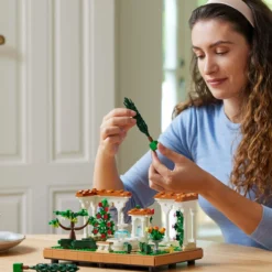 LEGO Icons 10359 Puutarha ja suihkulähde