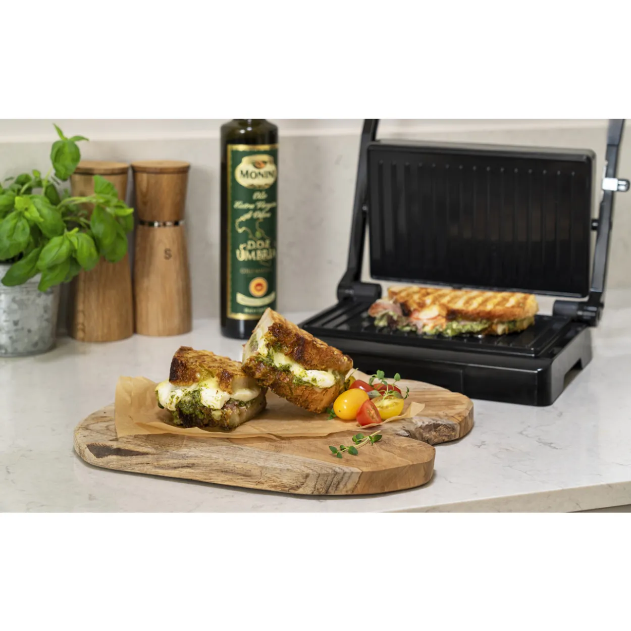 OBH Nordica Onyx -panini- ja -voileipägrilli, musta 6889