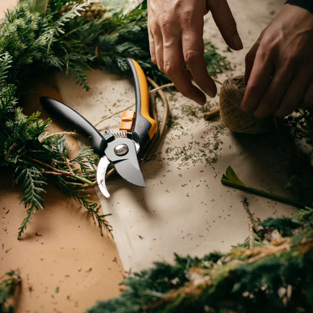 Oksasakset Fiskars Solid, ohileikkaava, L, P341